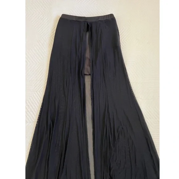 Silence + Noise (Urban Outfitters) -medium black sheer open split skirt w/bottom - Picture 2 of 11